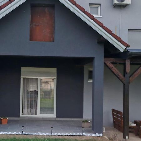 Apartmani Tea I Toni Gradiste Экстерьер фото
