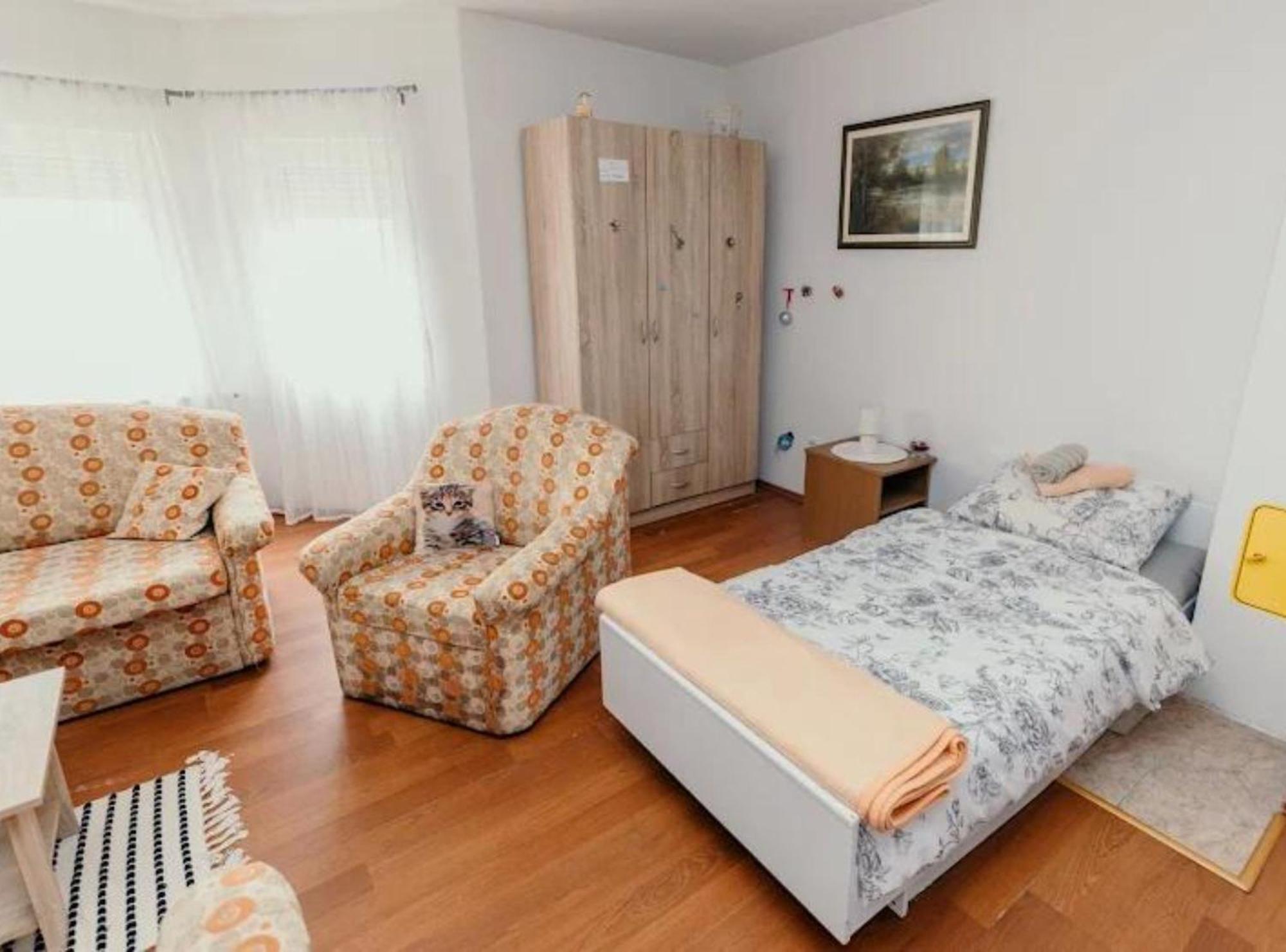 Apartmani Tea I Toni Gradiste Экстерьер фото